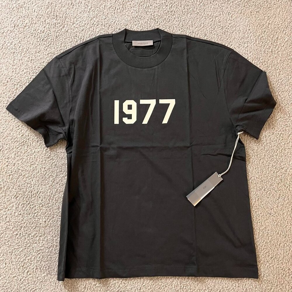 Essentials Men's Black and Grey T-shirt